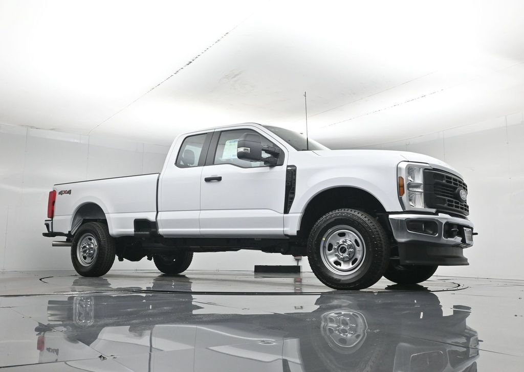 New 2027 Ford F350 XL w/ XL Chrome Package AWD/4WD image 3