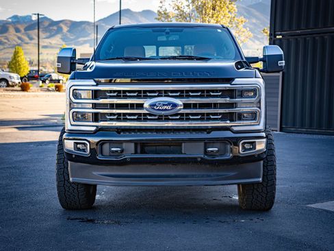 Used 2023 Ford F350 Platinum AWD/4WD image 2