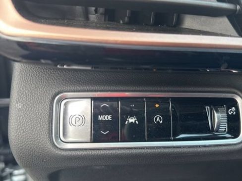 Used 2025 Buick Envision Sport Touring AWD/4WD image 36