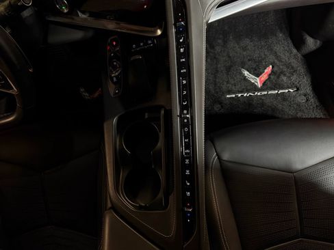 Used 2021 Chevrolet Corvette Stingray Premium Cpe w/ Z51 Performance Package RWD image 17