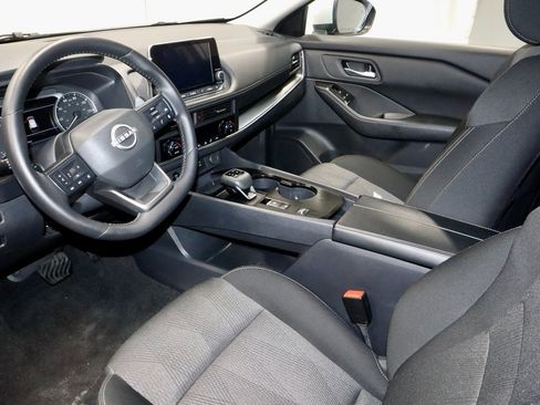 Certified 2025 Nissan Rogue SV image 25