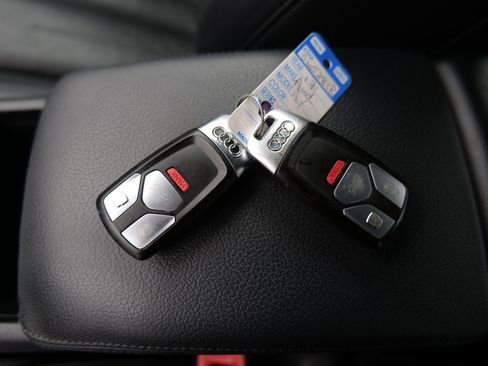 Used 2017 Audi A4 2.0T Premium w/ Convenience Package image 31