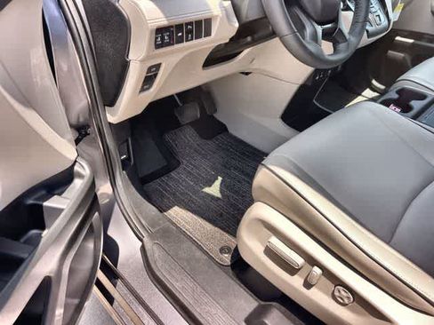 Used 2026 Honda Odyssey Touring image 3