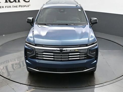New 2025 Chevrolet Suburban Premier image 38