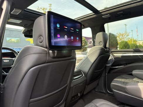 Used 2025 Cadillac Escalade V AWD/4WD image 45