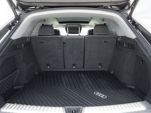 Certified 2025 Audi Q5 Premium w/ Convenience Package AWD/4WD image 26