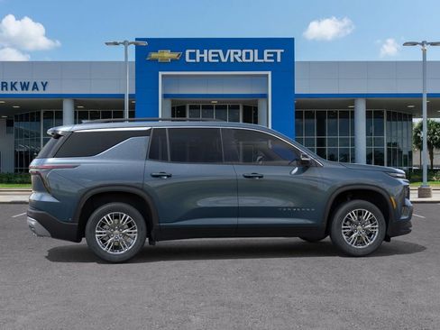 Used 2026 Chevrolet Traverse LT w/ Driver Confidence Package FWD image 5