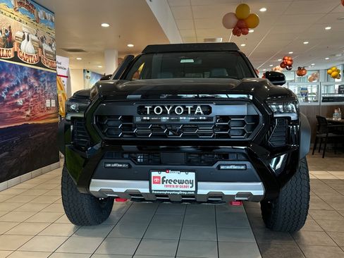 New 2025 Toyota Tacoma Trailhunter image 9