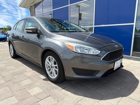 Used 2017 Ford Focus SE w/ Cold Weather Package FWD image 2