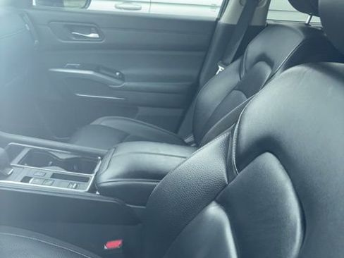 Used 2023 Nissan Pathfinder SL image 11