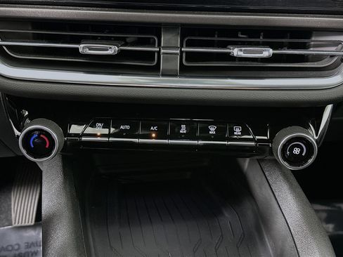 Used 2025 Chevrolet Equinox EV LT image 22