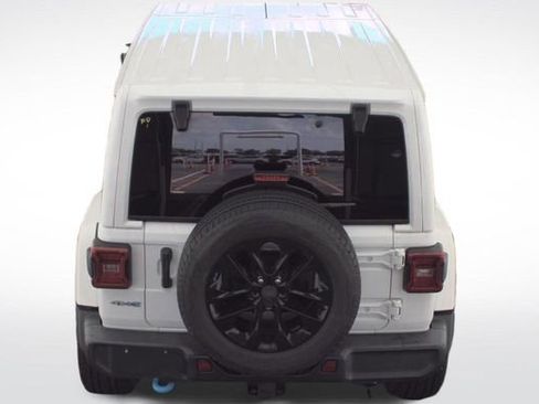 Used 2022 Jeep Wrangler Unlimited Sahara AWD/4WD image 10