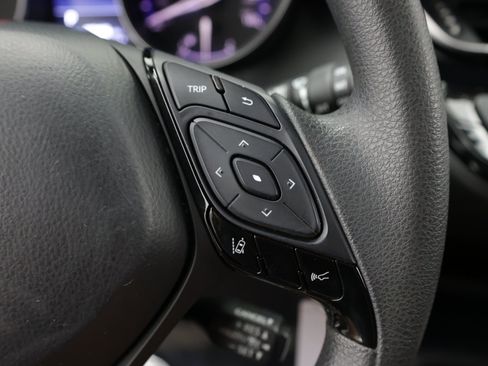 Used 2021 Toyota C-HR LE FWD image 19