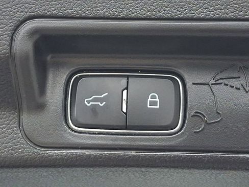 Used 2020 Ford Explorer Limited image 32