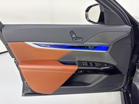 Used 2023 BMW i7 xDrive60 image 52