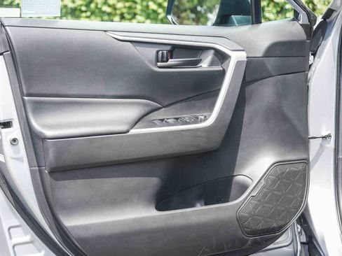 Used 2021 Toyota RAV4 LE w/ Carpet Mat Package (TMS) FWD image 28