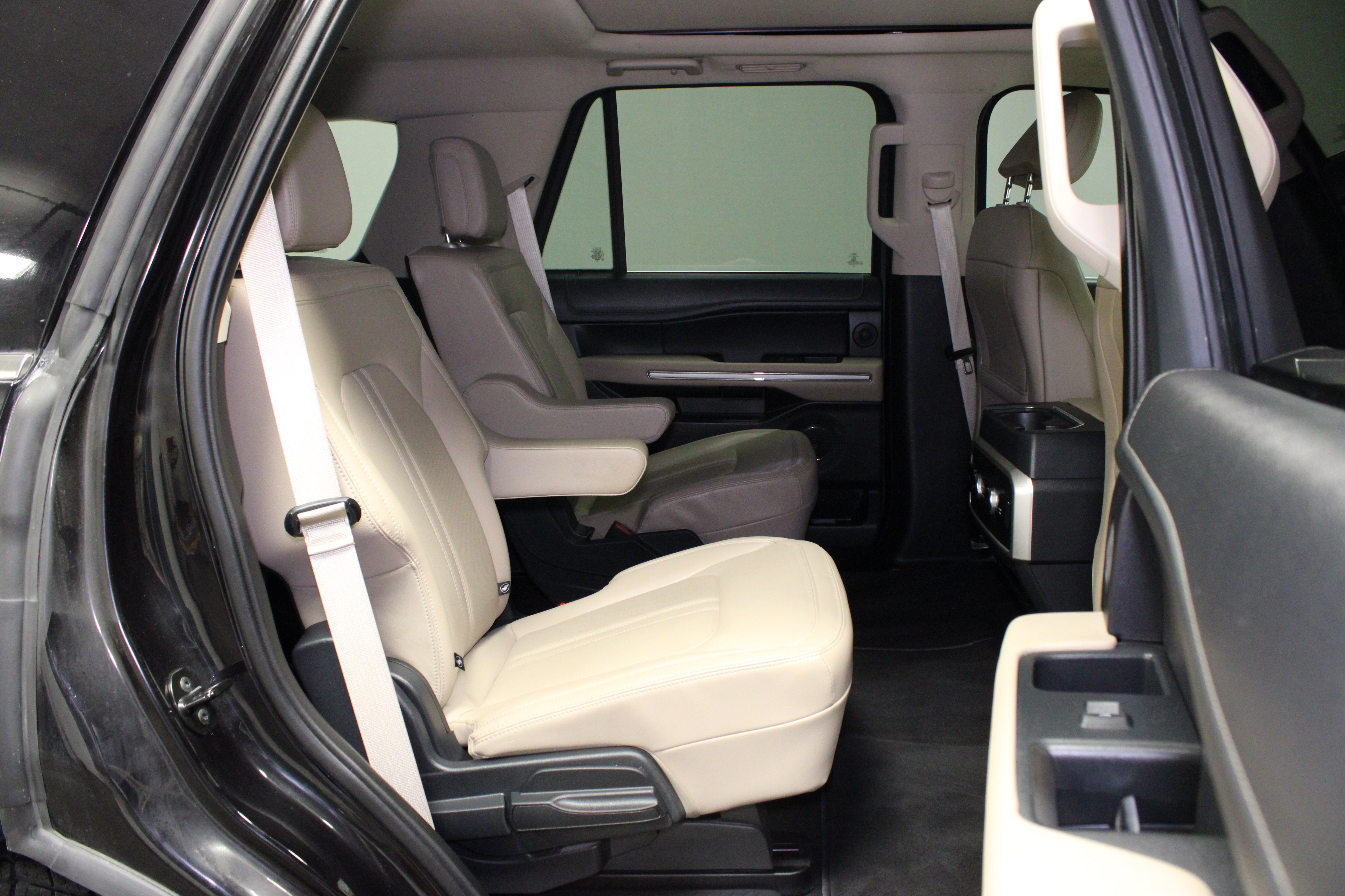 Used 2024 Ford Expedition Limited AWD/4WD image 17
