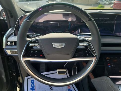 New 2026 Cadillac Vistiq Premium Luxury w/ LPO, Floor Liner Package AWD/4WD image 9