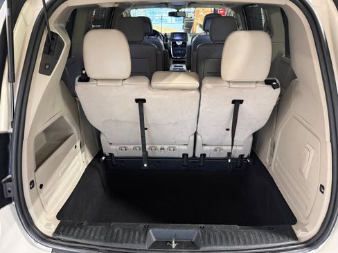 Used 2013 Chrysler Town & Country Touring-L w/ Driver Convenience Group image 24