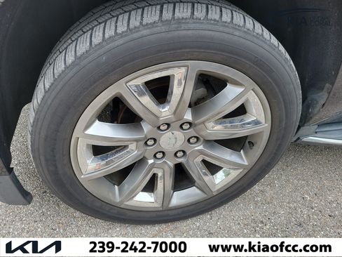 Used 2017 Chevrolet Suburban Premier AWD/4WD image 5