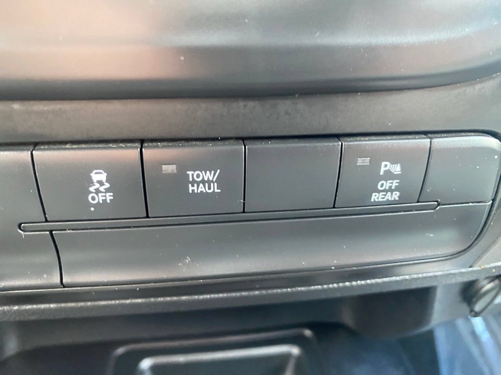 Used 2018 RAM 2500 Tradesman w/ Chrome Appearance Group AWD/4WD image 16