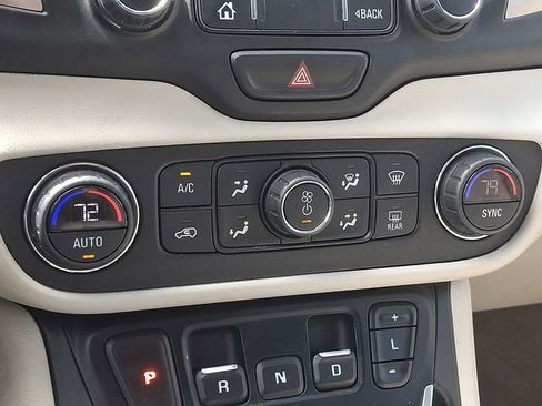Used 2020 GMC Terrain Denali w/ Denali Premium Package AWD/4WD image 17