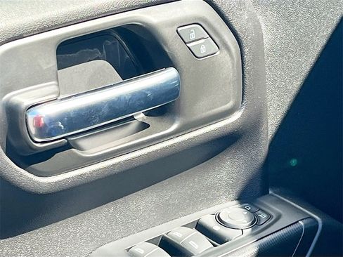 Used 2024 Chevrolet Silverado 1500 Custom image 17