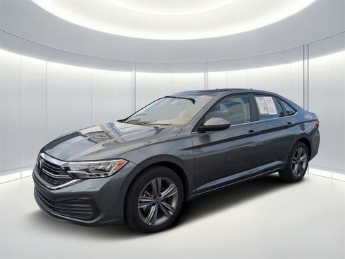 Used 2024 Volkswagen Jetta SE image 8