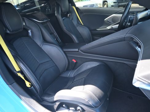 Used 2021 Chevrolet Corvette Stingray Preferred Cpe w/ Z51 Performance Package RWD image 30