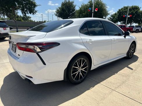 Used 2024 Toyota Camry SE FWD image 6