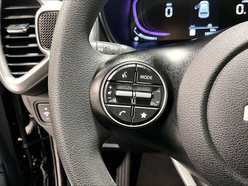 Used 2025 Kia Soul LX w/ LX Technology Package FWD image 24