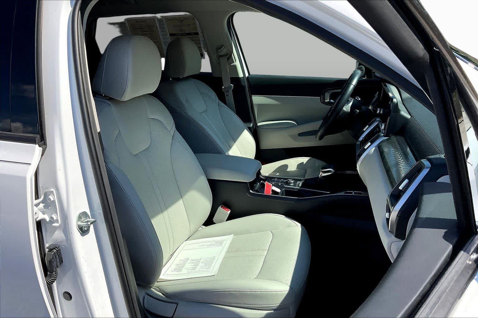 Used 2023 Kia Sorento S FWD image 9