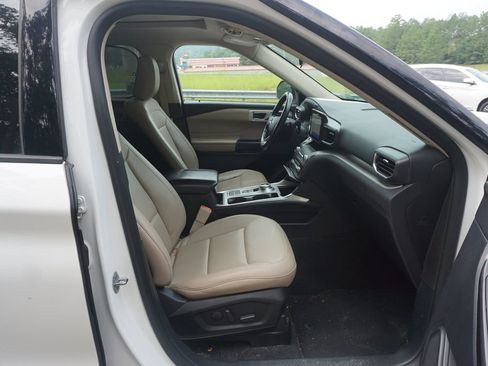 Used 2020 Ford Explorer XLT w/ Equipment Group 202A RWD image 18