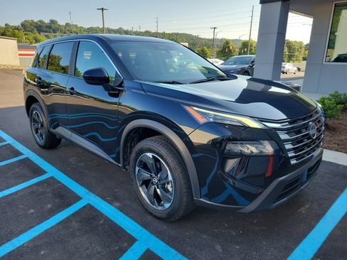Used 2025 Nissan Rogue SV AWD/4WD image 1
