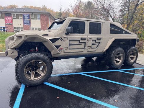Used 2025 Jeep Gladiator Sport AWD/4WD image 2