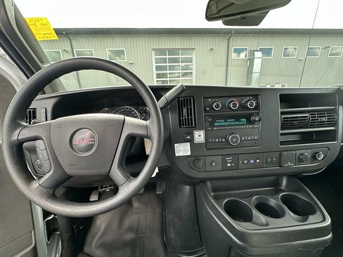 Used 2021 GMC Savana 3500 Extended w/ Power Convenience Package RWD image 34