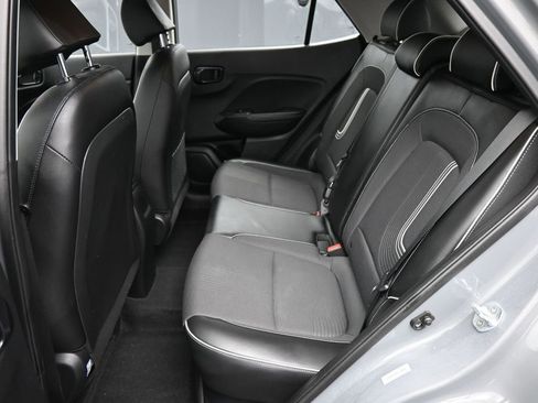 Certified 2022 Hyundai Venue Limited FWD image 20