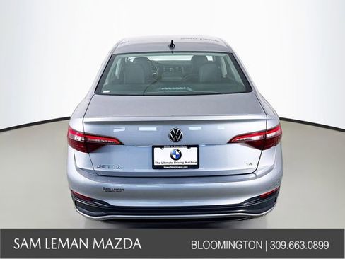 Used 2024 Volkswagen Jetta SE image 6