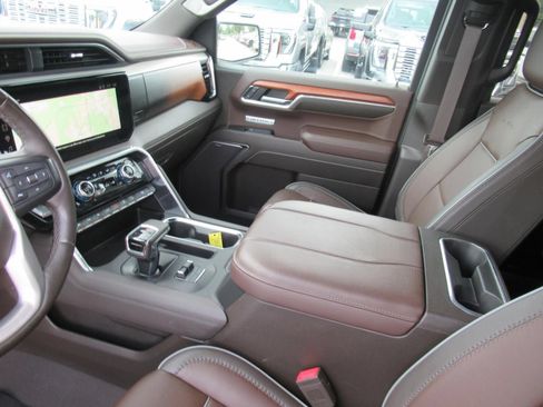 Used 2023 GMC Sierra 1500 Denali w/ Denali Reserve Package AWD/4WD image 16