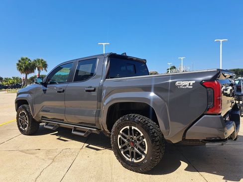 Used 2025 Toyota Tacoma TRD Sport w/ TRD Sport Upgrade Package AWD/4WD image 7