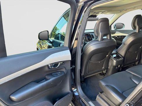 Used 2021 Volvo XC90 T5 Momentum w/ Climate Package AWD/4WD image 14