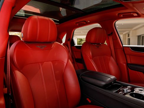 Certified 2020 Bentley Bentayga image 29