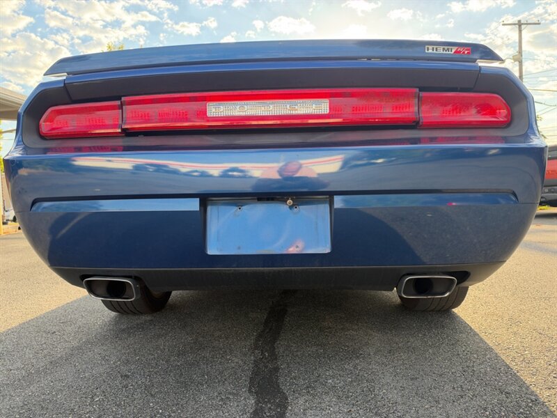 Used 2010 Dodge Challenger R/T RWD image 4