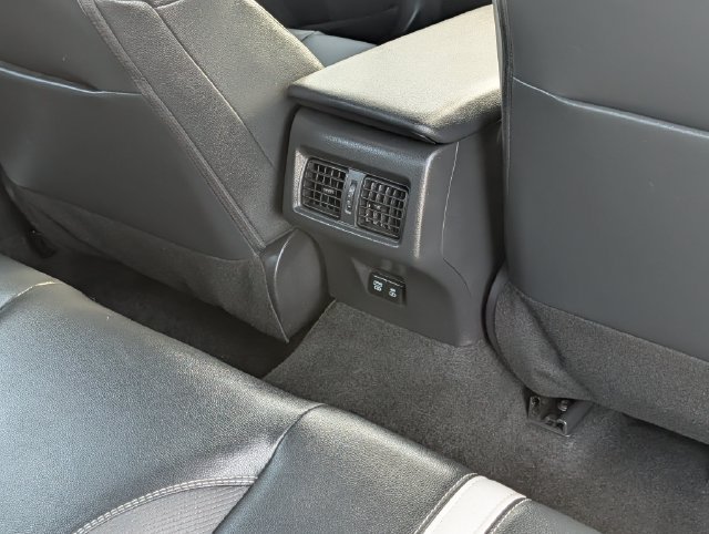 Used 2025 Toyota Camry SE w/ Convenience Package FWD image 31