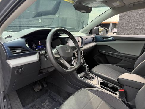 Used 2022 Volkswagen Taos SE w/ Panoramic Sunroof Package image 15