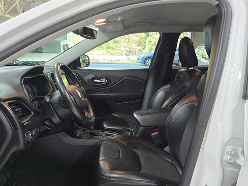 Used 2020 Jeep Cherokee Trailhawk w/ Comfort/Convenience Group image 24