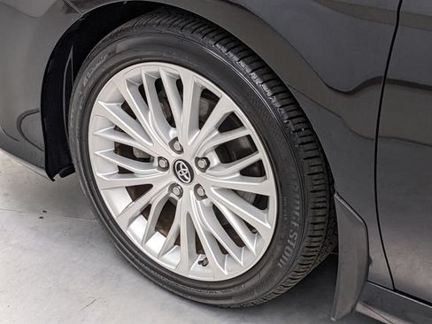 Used 2018 Toyota Camry XLE FWD image 5