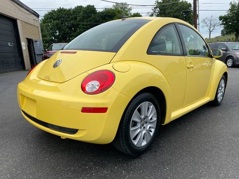 Used 2009 Volkswagen Beetle Coupe FWD image 3