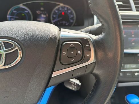 Used 2016 Toyota Camry XLE w/ Moonroof Package image 13