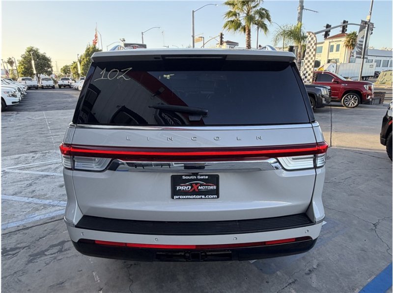 Used 2022 Lincoln Navigator L Reserve AWD/4WD image 14